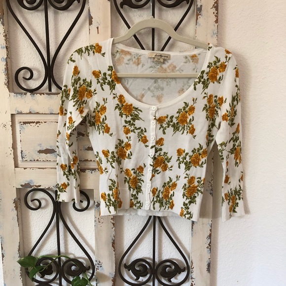 twenty one Sweaters - Twenty one floral print crop sweater